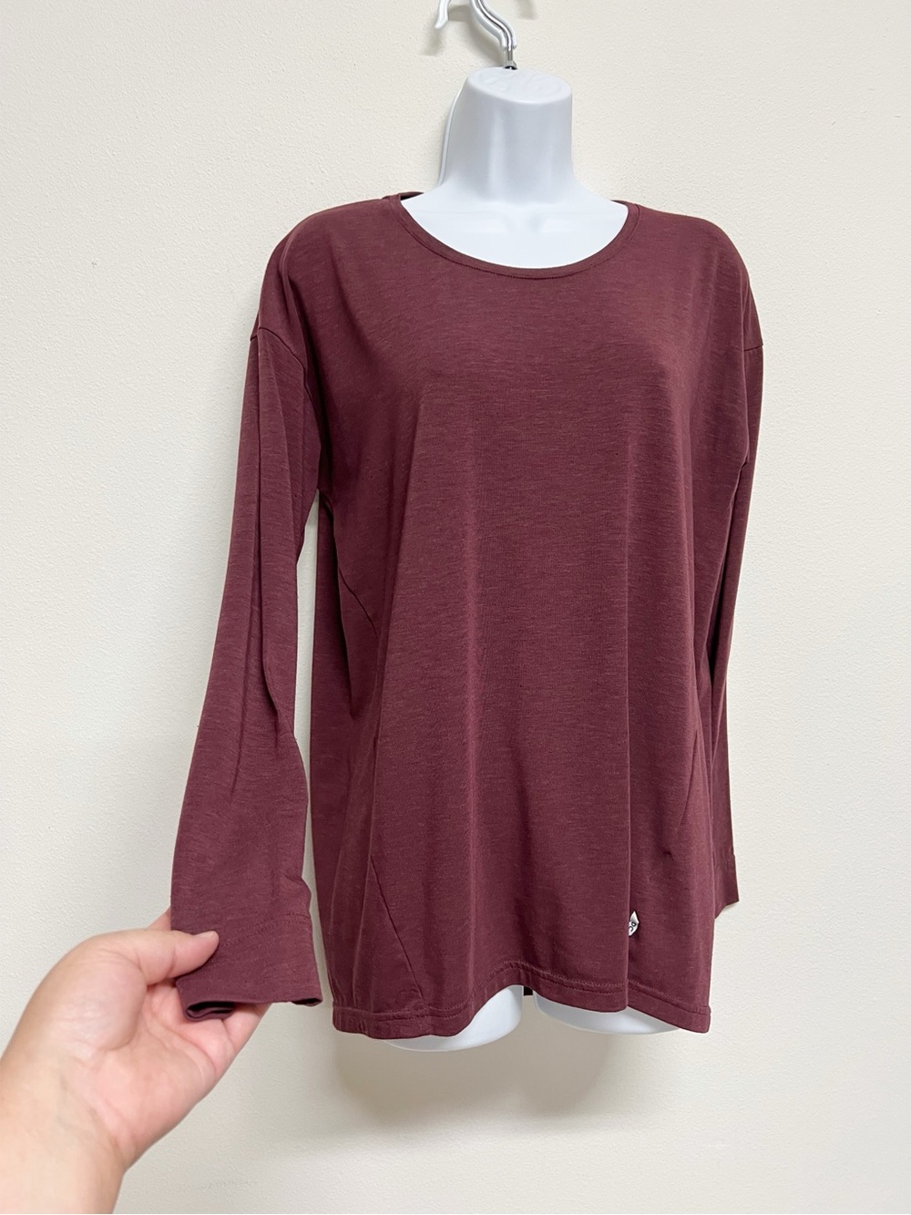 ON Running Womens Burgundy Long Sleeve Quick Drying Scoop Neck Long T Size M - Picture 3 of 6